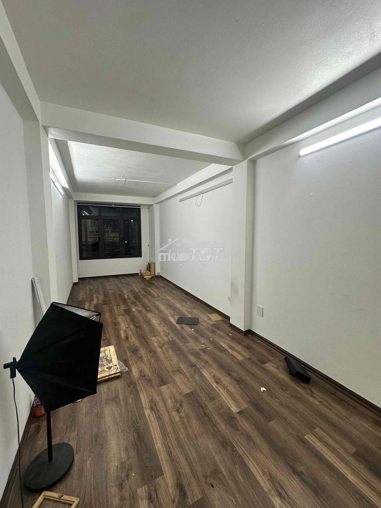 Tầng 2 phố đê la thành - Ảnh 2