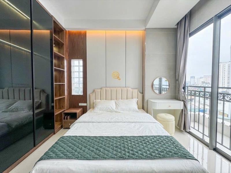 Thuê ngay căn hộ 1pn ngủ ban công tách bếp 50m2 rộng thoáng ngay sát q1 thuận tiện di chuyển an ninh cao - Ảnh 2