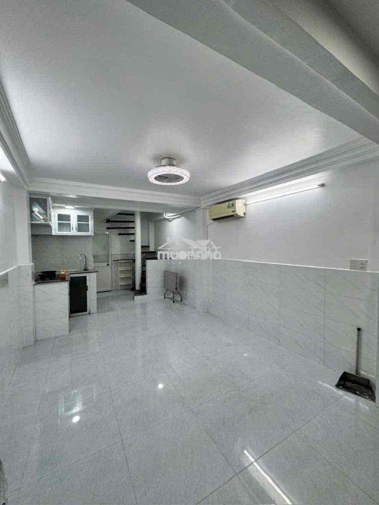 Cho thuê nhà nguyên. trệt 1 lầu,sân thượng (vạn kiếp p3 bt)