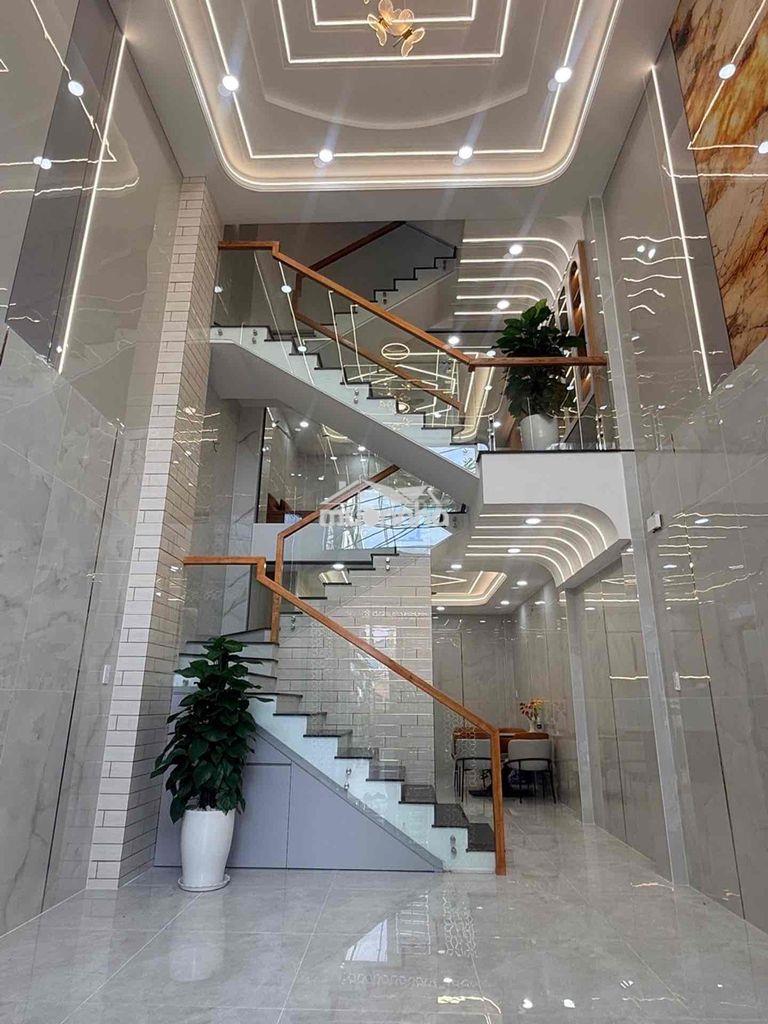 Nhà h.lộ 2- 5 tầng- full nội thất- 50m2. giá nhỉnh 6t