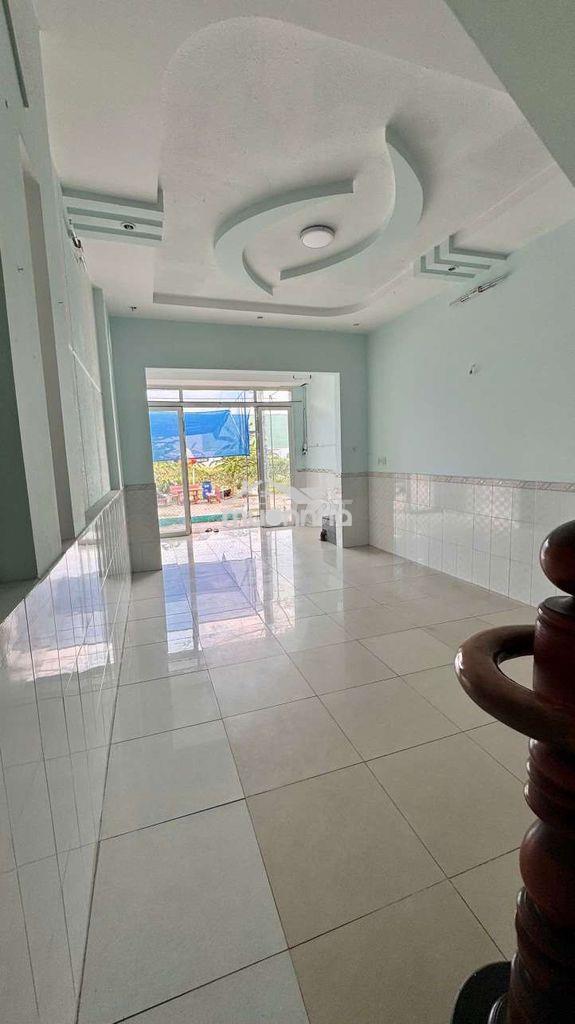 Cho thuê nhà gần bà điểm 5 dt 4*14-2pn -2wc, hẻm xe hơi tới nhà