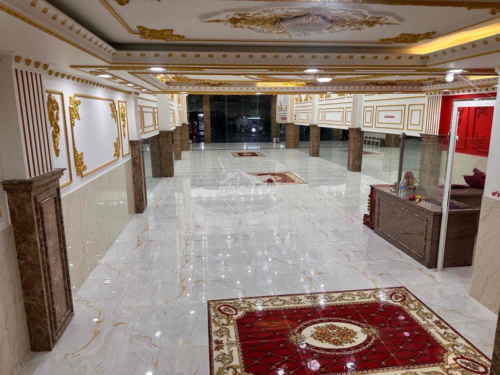 Cho thuê mặt bằng toà 8 lầu,1600m2 - 3