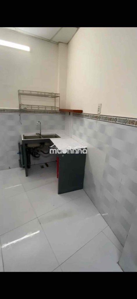 Cho thuê phòng trọ tầng triệt có lối đi riêng  dt 25m có vs biếp máy l - 3