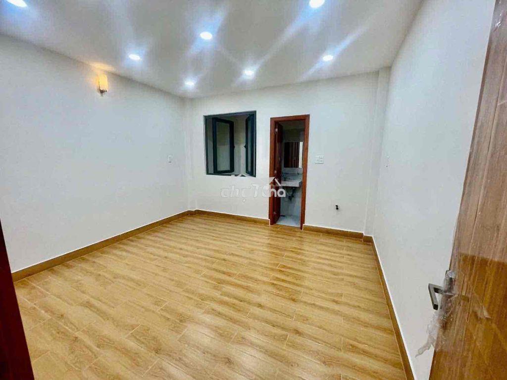 Nhà mới 4*17m 2lầu st 4pn 5wc có nội thất hxh quang trung - 4