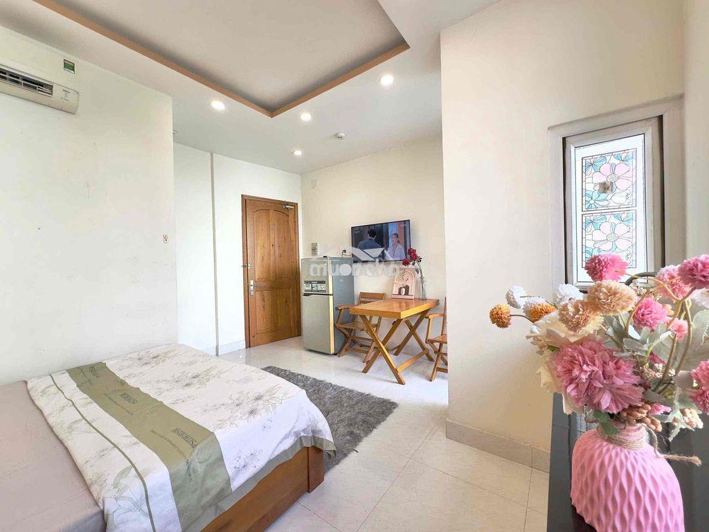 Căn hộ ban công thang máy full nội thất siêu thoáng lê văn sỹ q3 - Ảnh 2