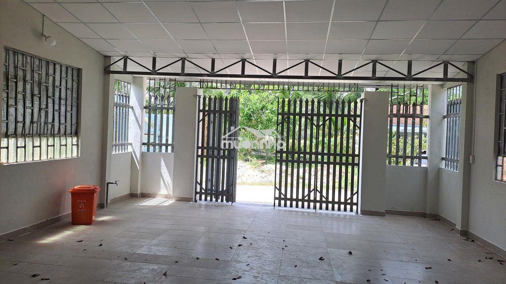 Nhà nguyên căn có đất vườn làm kho  - 2