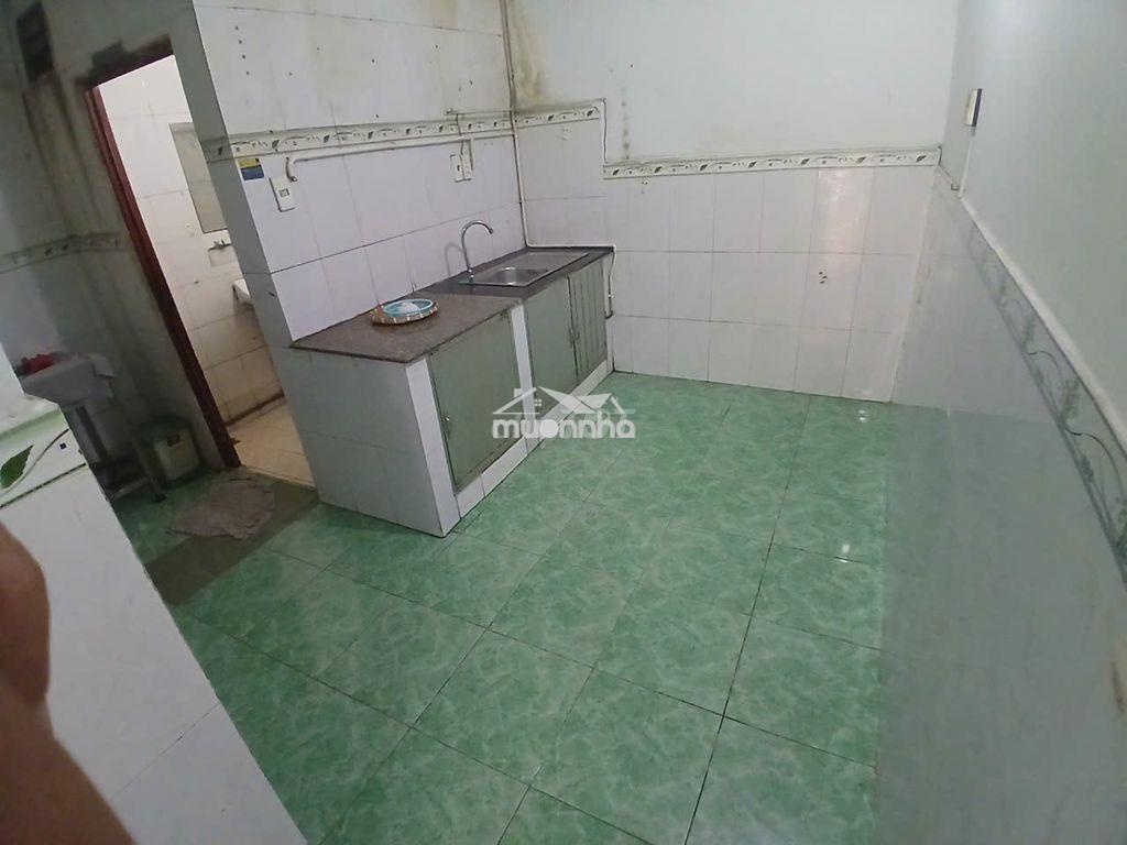 Nhà rẻ chỉ 4.5 tỷ, trung tâm tphcm 47.2m, 2 tầng. trường chinh, tphcm - 4