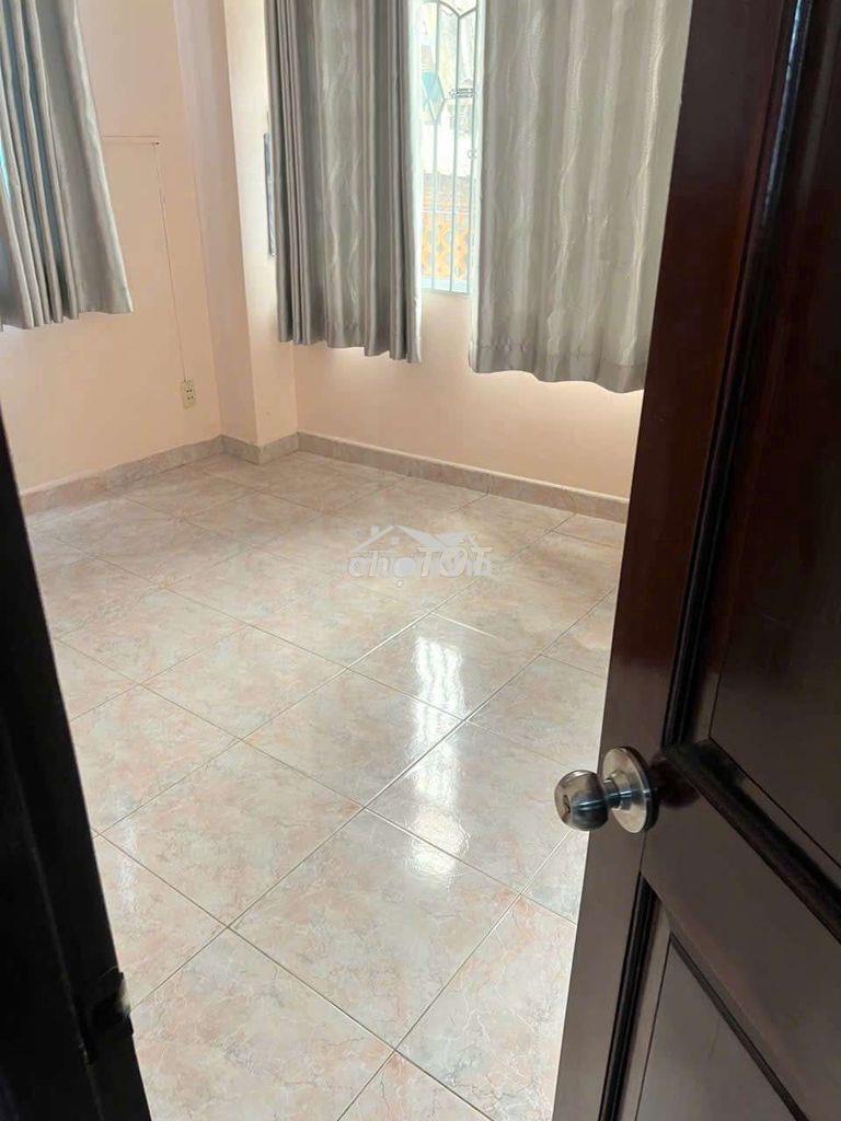 Phòng trọ quận 3, có ban công & cửa sổ - 2