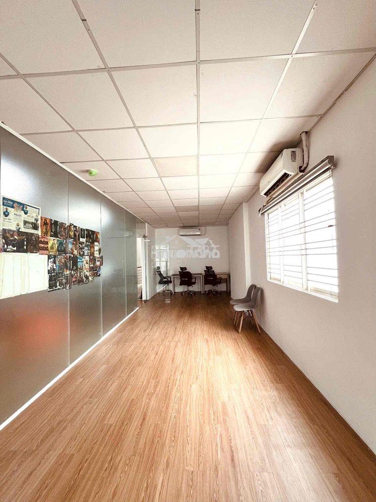 Cho thuê vp cmt8 q3, 45m2, trang bị 10 bộ bàn ghế, free làm việc 24/24 - Ảnh 3
