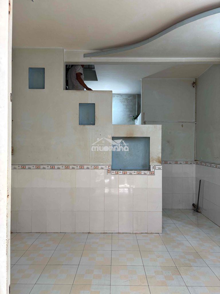 Nhà cho thuê nguyên căn giá 2tr5 ở gần ngã tư nguyễn bình - 4