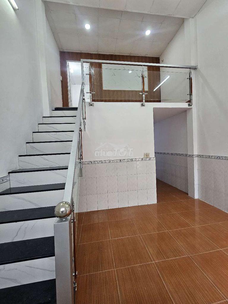 Nhà cấp 4 gác đúc ngay ngã tư miếu ông cù chỉ 870 triệu 45m2