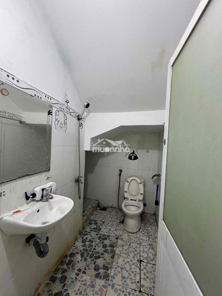 Cho thuê nhà dt 100m2 1trệt 1lửng 3pn 2wc sân xe máy hẻm ôtô ngã tư ga - 4