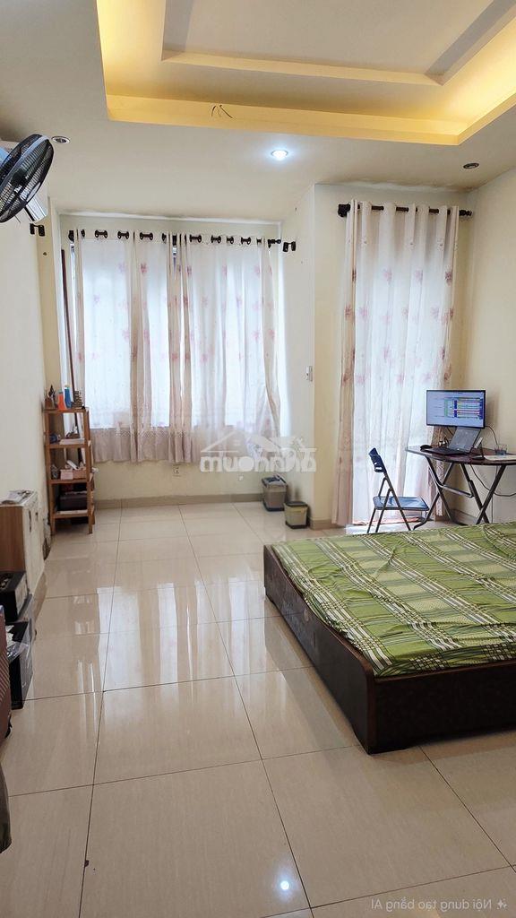 Phòng 32m2 có ban công, nước nóng lạnh- máy lạnh bàn tủ giường giá tốt