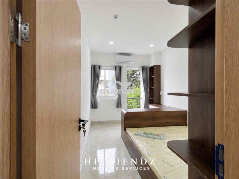 Cho thuê căn hộ 1 phòng ngủ - ban công/ cửa sổ thoáng mát - thang máy