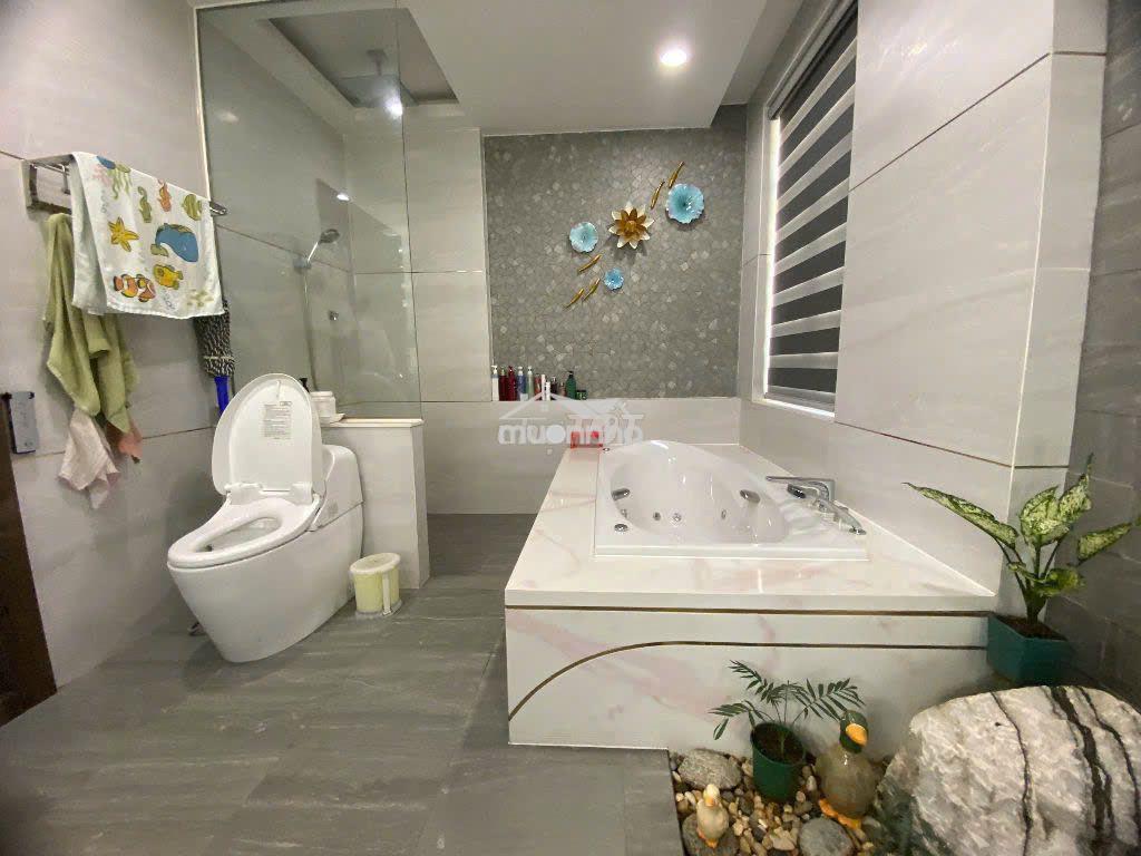 Biệt thự đẹp 281/2a bình lợi. dt 12x20m. trệt 2 lầu mcct. gía 40tr - 4