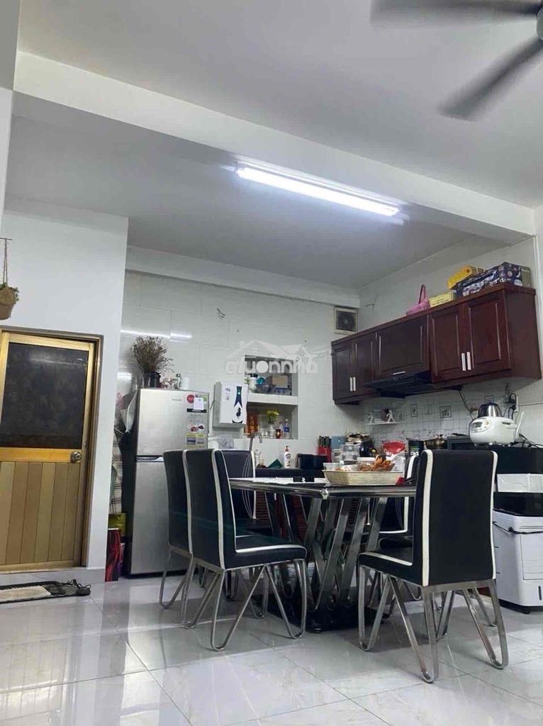 Gặp chủ tl - chung cư lầu 1 dt lớn 60m2 - 2pn - ngay hàng xanh - 3