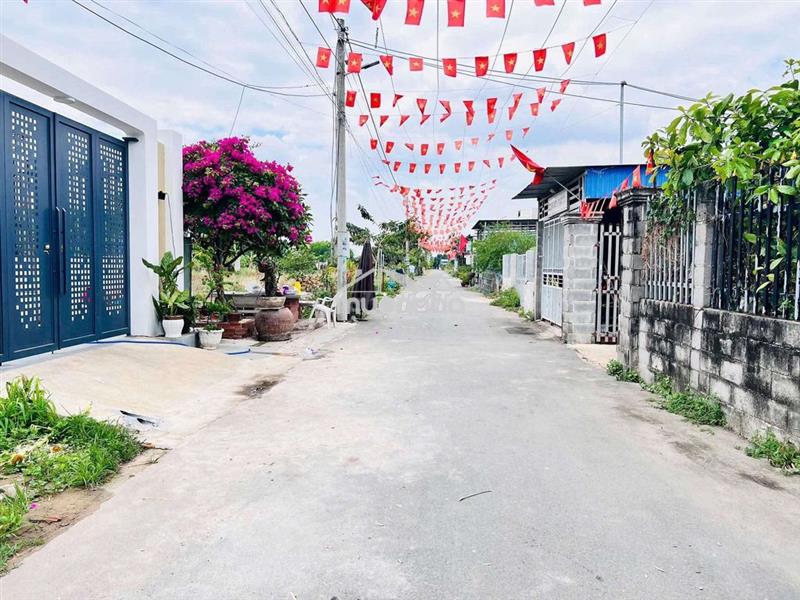 Bán đất đg thơ lê kp4 trung tâm hắc dịch,dt:5x31 giá 1.4ty quá rẻ