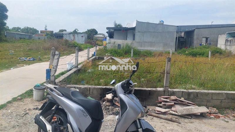 Đất lagi 100m2, bên hông chợ tân bình