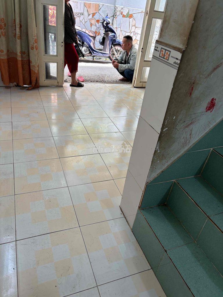 Nhà cho thuê nguyên căn giá 2tr5 ở gần ngã tư nguyễn bình