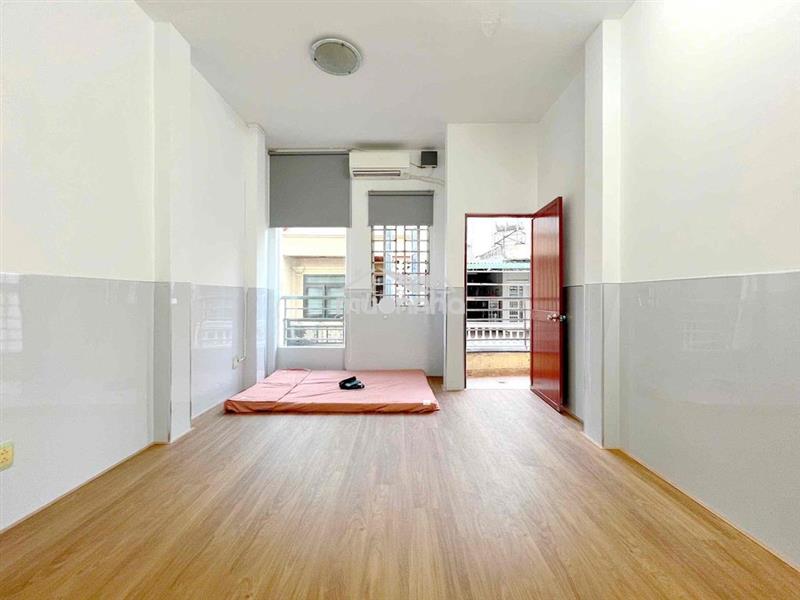 Phòng studio 30m2 , ban công thoáng, gần vaa , sân bay