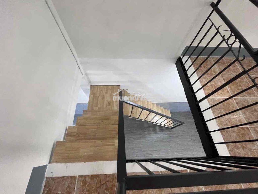 Nhà mặt tiền thụt 2 phòng ngủ 4x15 hoàng sa. - Ảnh 4