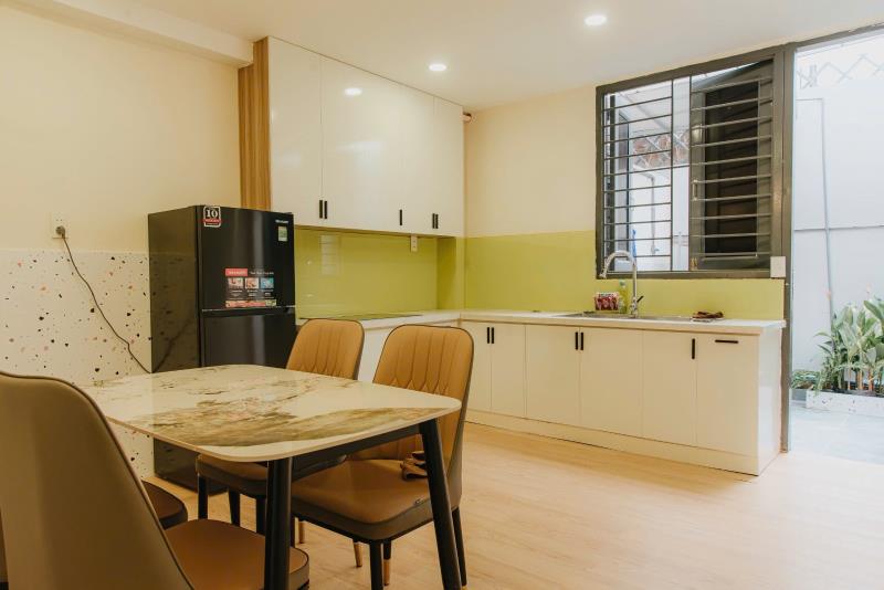 Cho thuê căn hộ rộng rãi có khu bếp lớn và cửa sổ thoáng mát full nội thất đường xô viết nghệ tĩnh quận bình thạnh, sát q1 - Ảnh 2