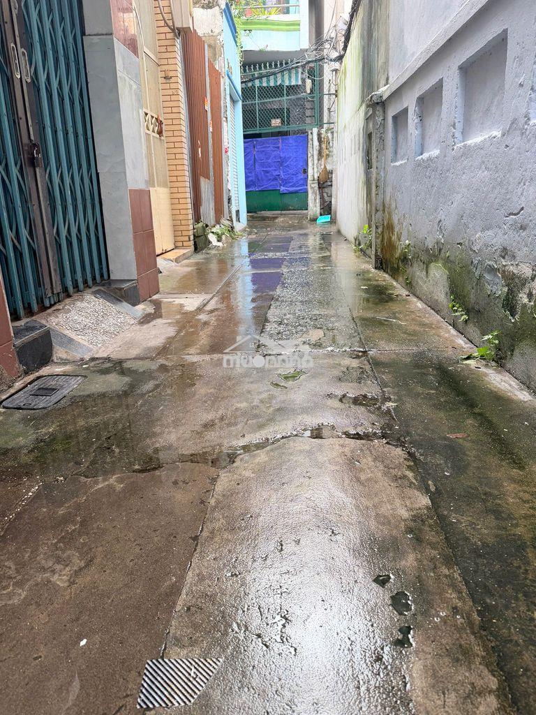 Nhà 3 tầng với diện tích 50m2, giá hơn 6 tỷ - Ảnh 2
