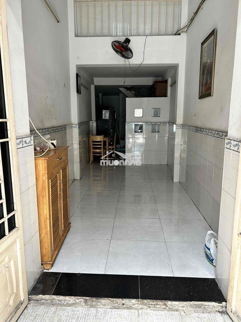 Nhà 3 phòng ngủ 2,5x16 cách mạng tháng 8. hẻm xe hơi