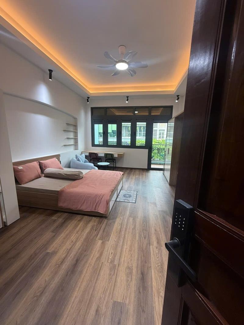 Cho thuê căn hộ ban công lớn gần ngã tư hàng xanh quận bình thạnh