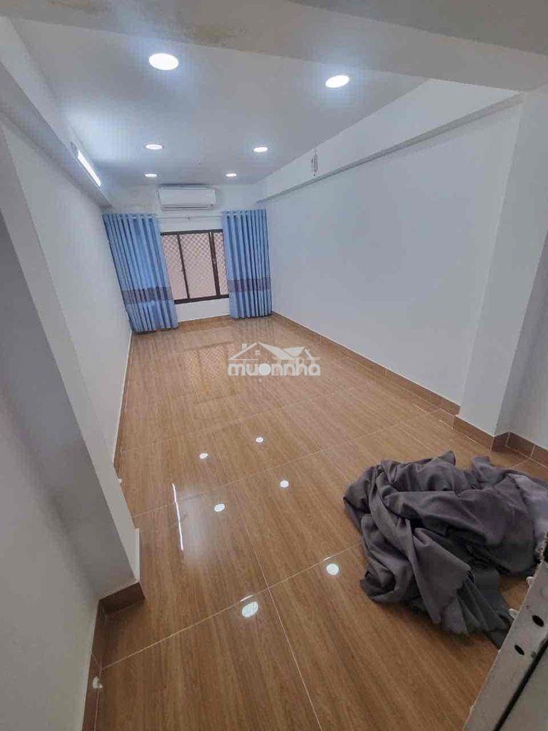 Cho thuê nhà 1 trệt 2 lầu, 3pn 3vs - võ văn kiệt q1