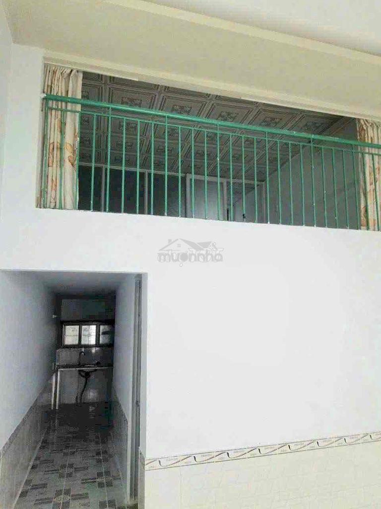 Cho thuê nhà tx 18 q12 giá 5tr /th  gần ngã tư ga