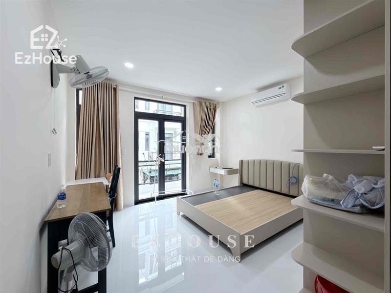 Gần trường dh nguyễn tất thành q12