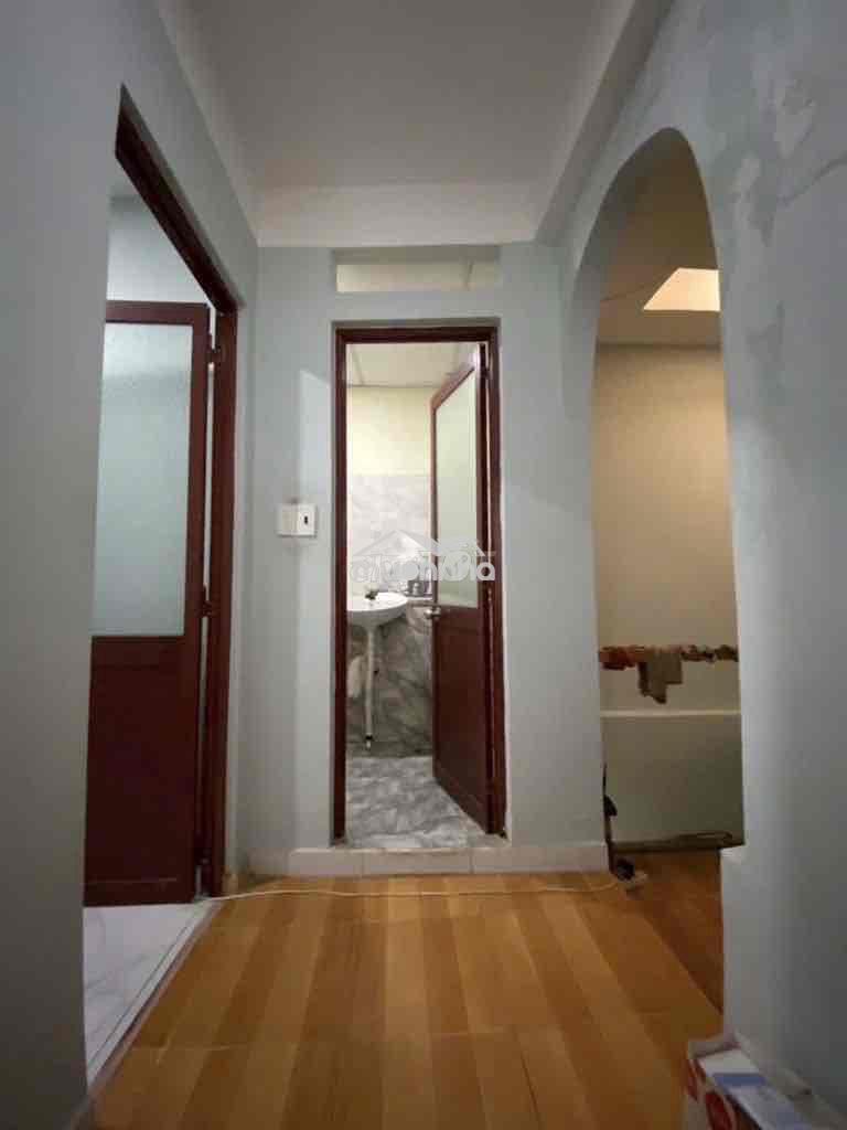 Nhà 2 phòng ngủ 4,5x10 cách mạng tháng 8 - Ảnh 2