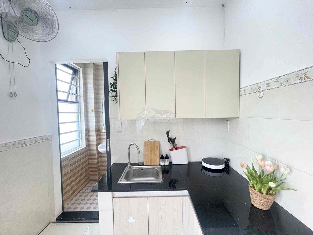 Nhà mới xây 100% tại quận 10 giá rẻ ban công thoáng mát - Ảnh 3