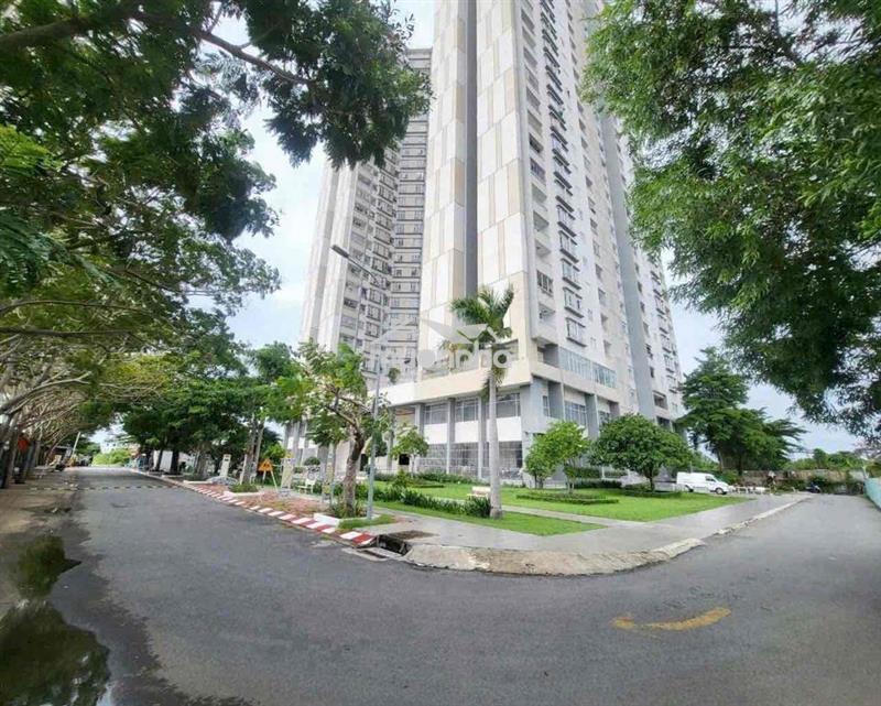 Căn hộ 1 phòng ngủ, giá 6 triệu, ban công view hồ bơi