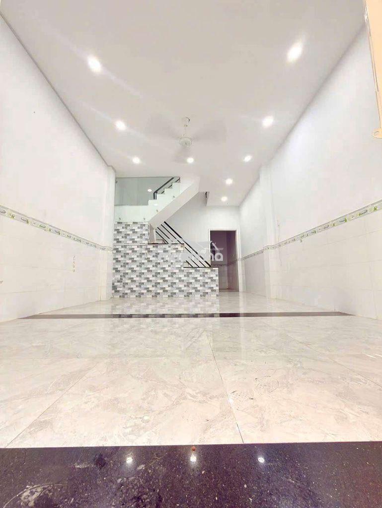 Cho thuê nhà đường quốc lộ 50 dt.4m×12m } 1 lầu 2 phòng 2 toilet.