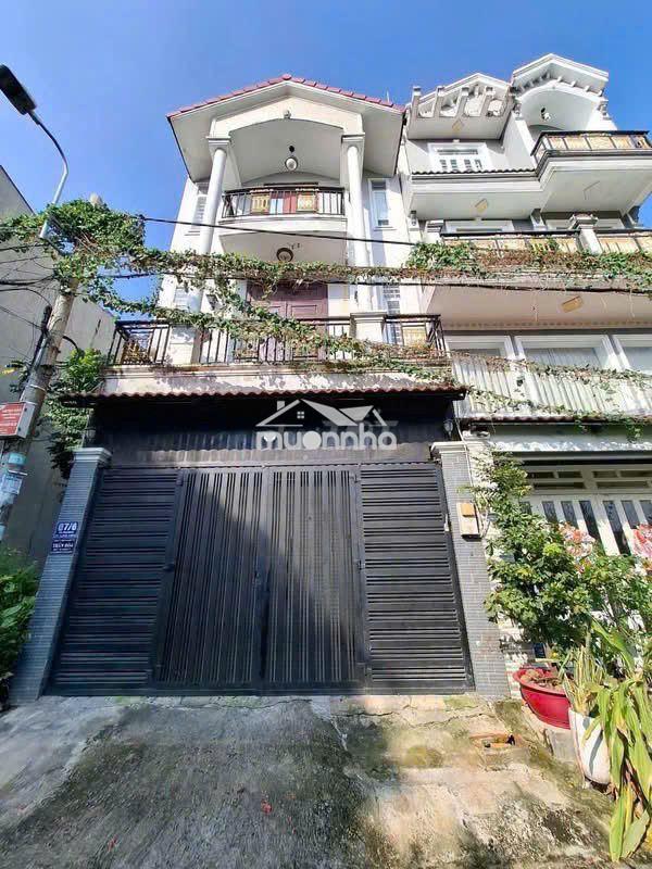 Nhà nc đào tông nguyên nhà bè: trệt 2 lầu, 4pn 3wc,