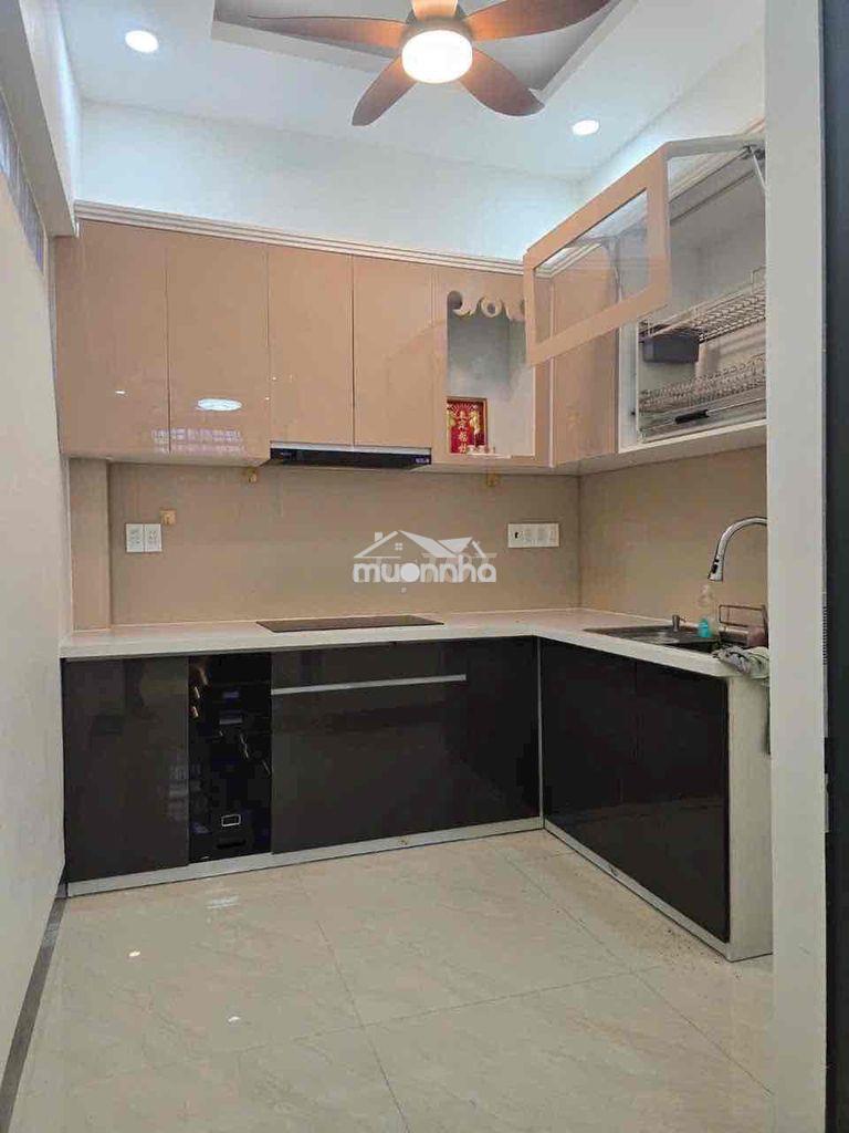 Nhà 1 trệt, 1 lầu 2 phòng ngủ , 2 tollet, phòng khách nhà bếp đẹp mỡi