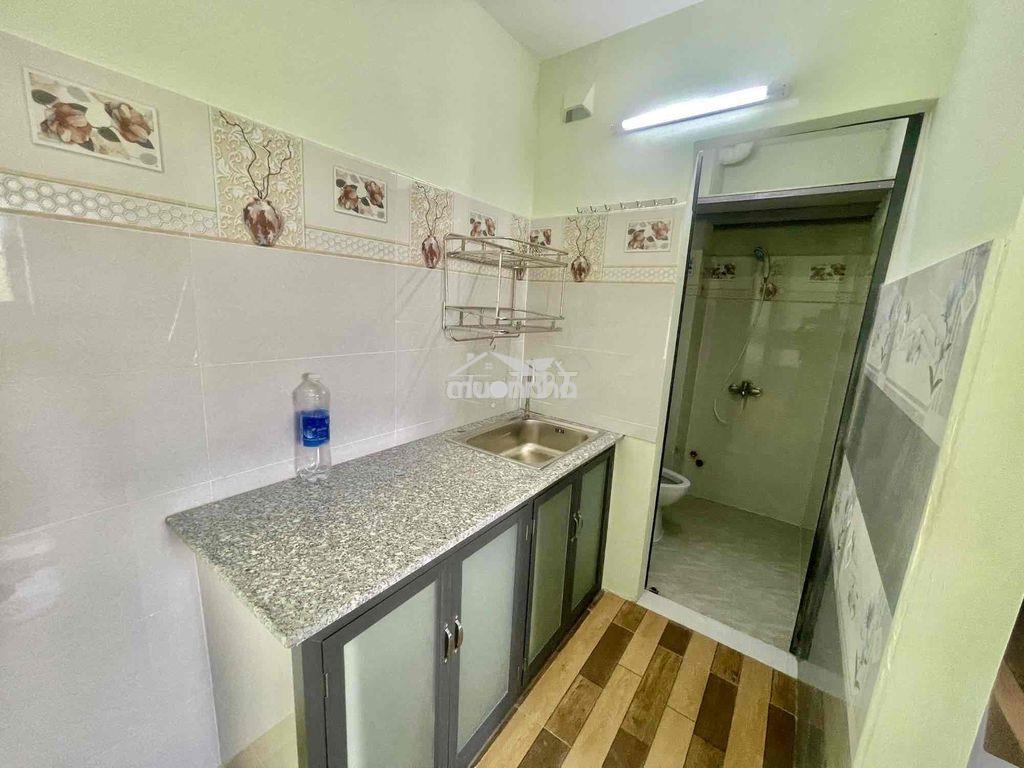 Duplex cửa sổ trời bên khu intresco ở liền giá 4tr tách bếp rộng rãi - Ảnh 4